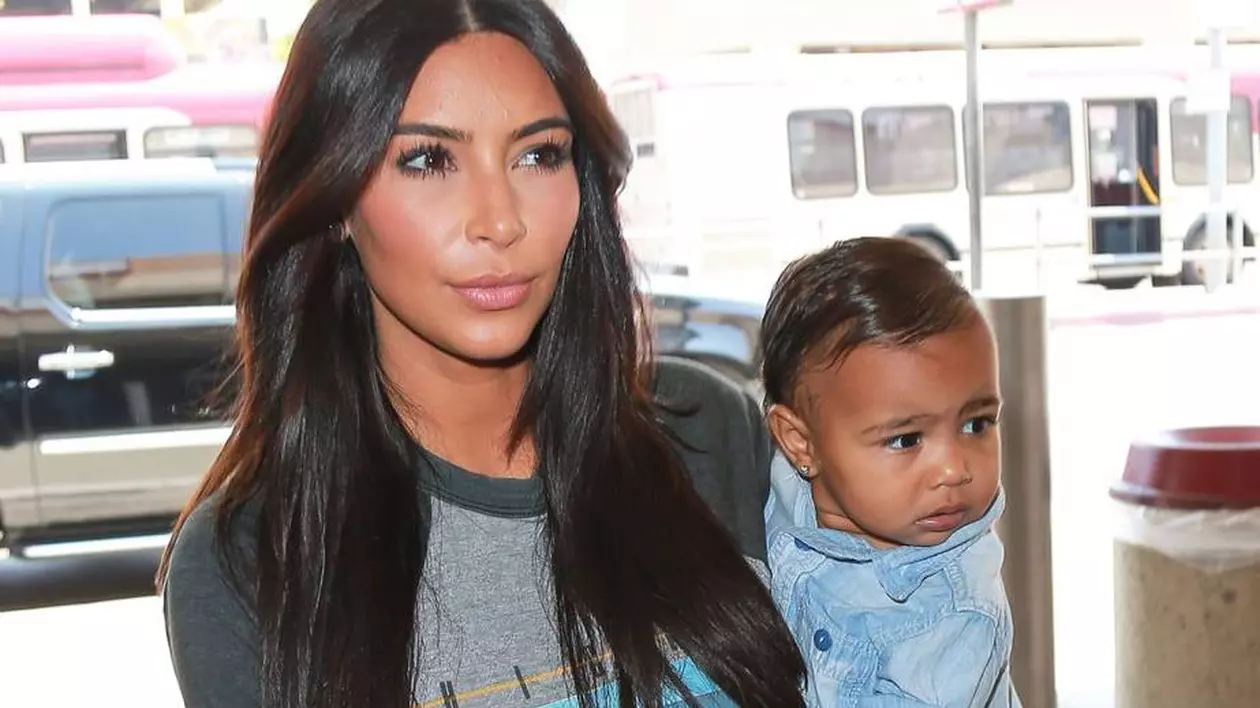 Kim Kardashian a dezvăluit numele celui de-al treilea copil. Ce alegere bizară