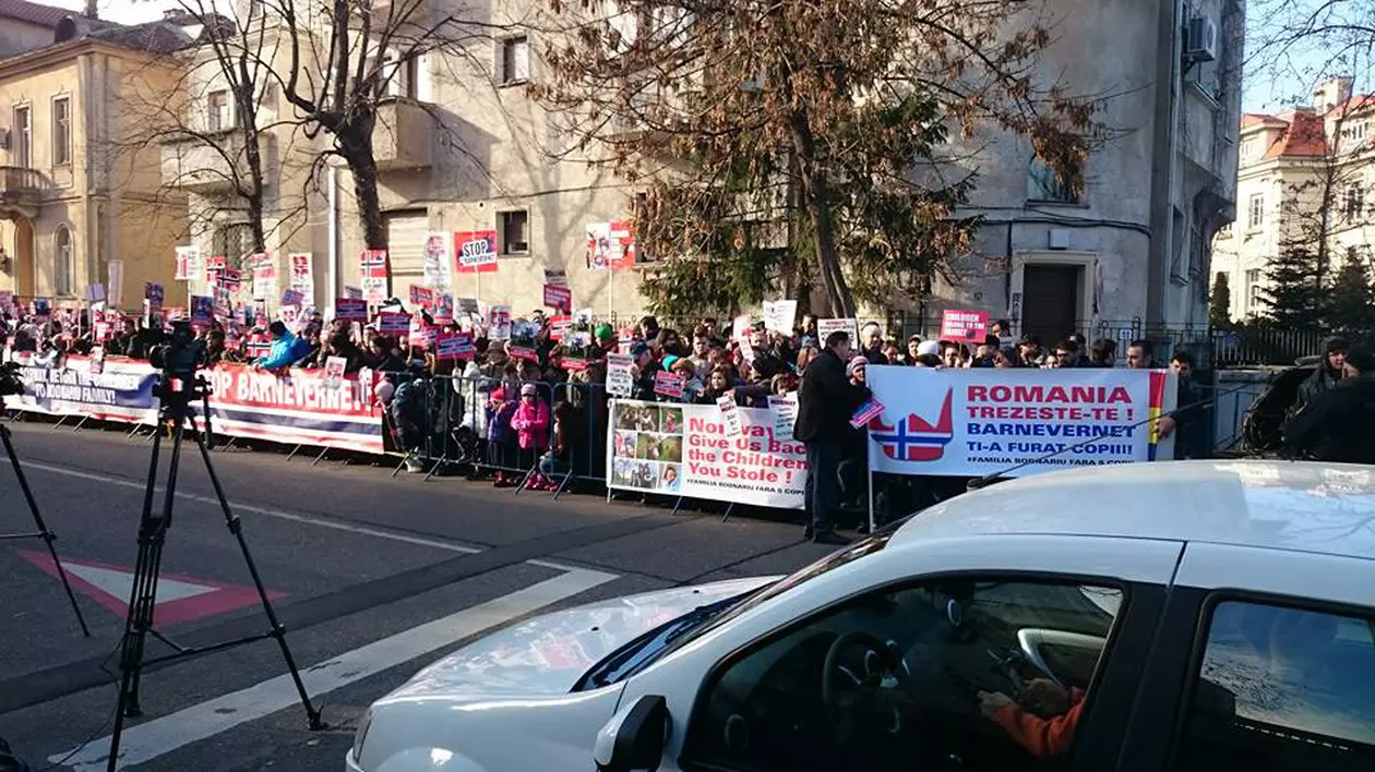 Protest în București pentru familia de români lăsată fără copii de statul norvegian