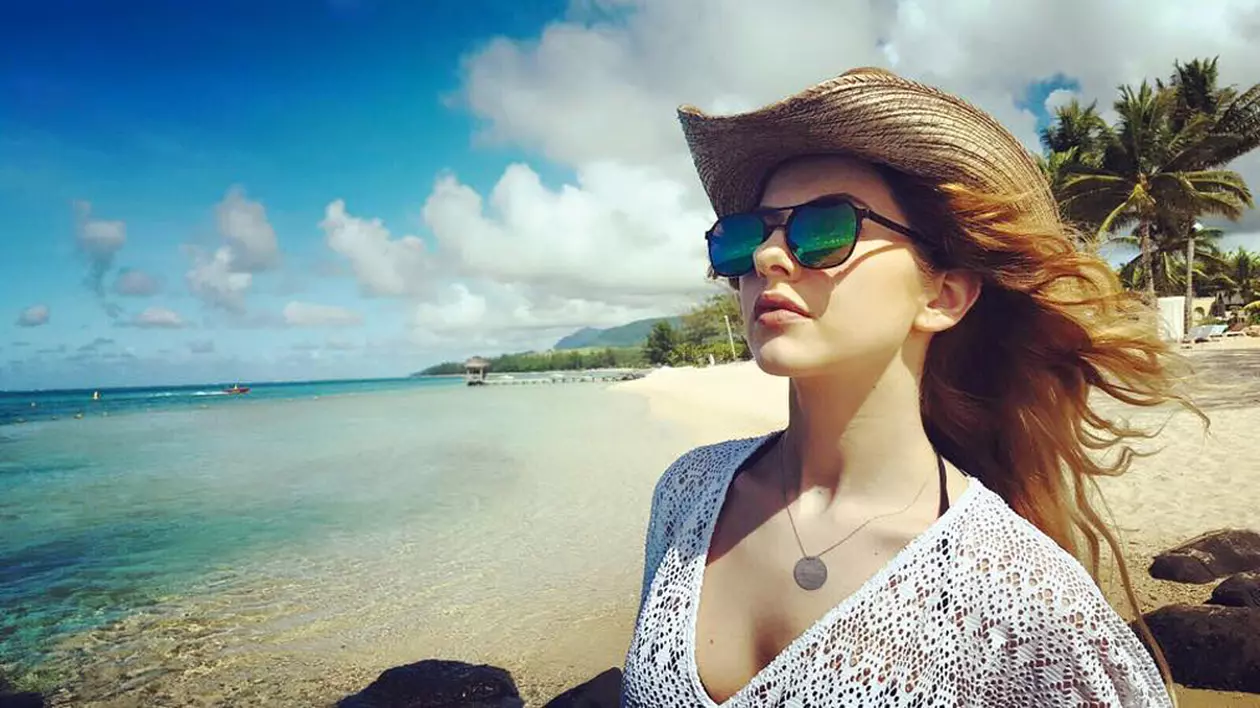 Lidia Buble și-a scos atuurile fizice la înaintare! Să vezi cum arată în costum de baie