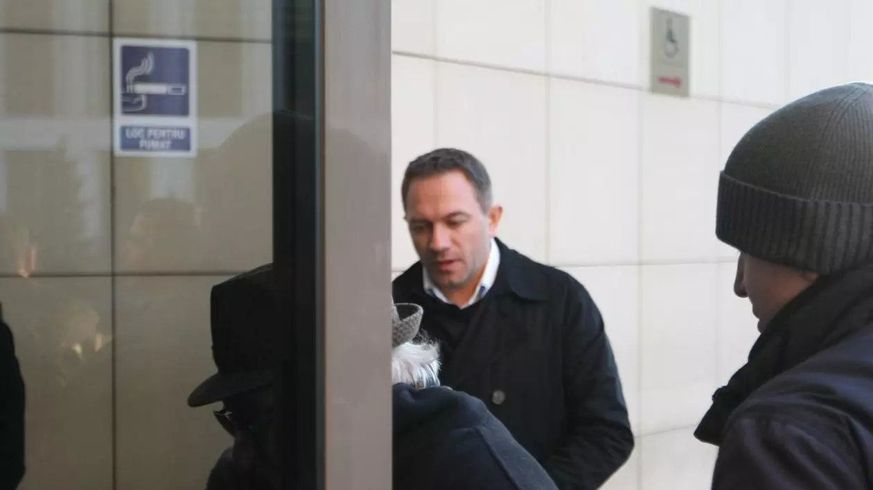 Alin Ionescu, soţul Cristinei Spătar, la primul termen în dosarul în care este acuzat de evaziune fiscală de 10 milioane de euro