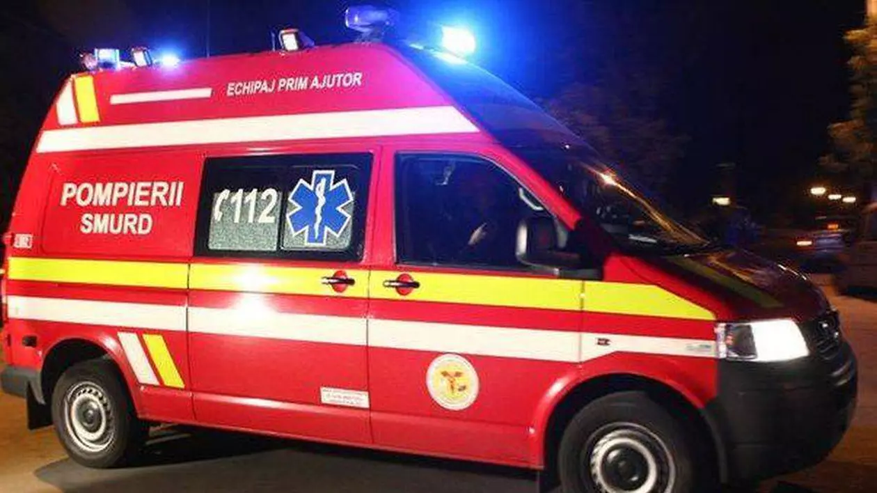 Tir încărcat cu bușteni răsturnat pe E 578. Curculația a fost blocată în zonă