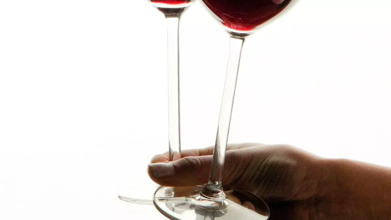 Vinul îngrașă. Câte calorii conține un pahar de vin