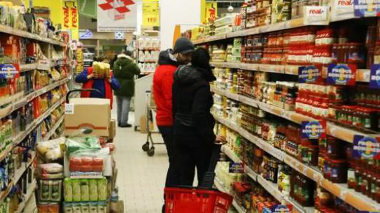 Semne bune de la consum! Bombardați de promoțiile zilnice, românii au ieşit din nou la cumpărături