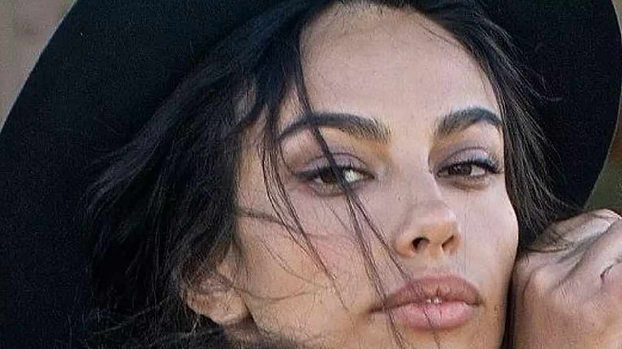 Fotografie RARĂ și 100% REALĂ! Mădălina Ghenea neatinsă de vreun mililitru de silicon