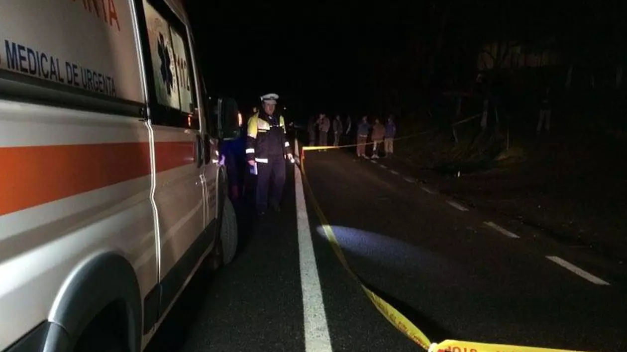 Bătrână omorâtă la marginea drumului de un șofer beat