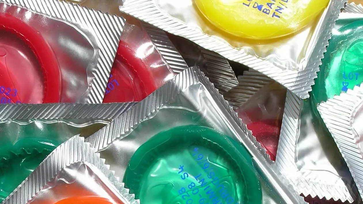 Peste 300.000 de prezervative uzate au fost resigilate și vândute în Vietnam