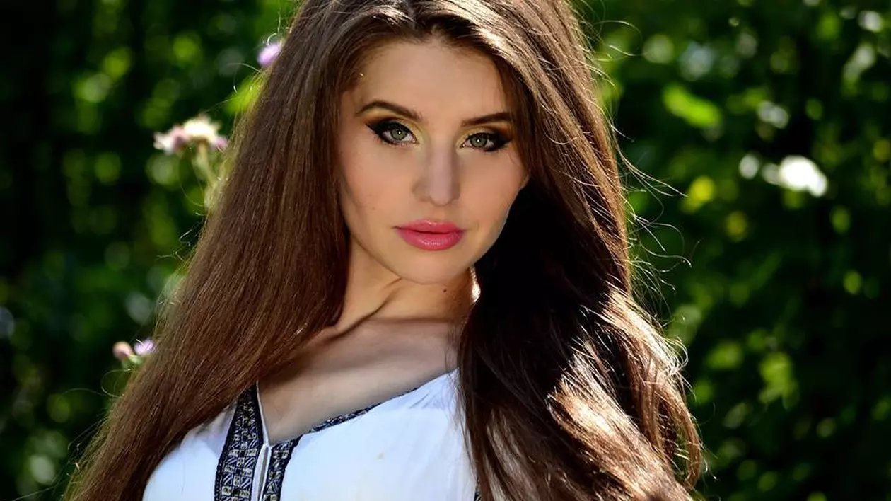 Îi face concurență Mariei Dragomiroiu! Cum își menține părul strălucitor o cunoscută cântăreață de muzică populară