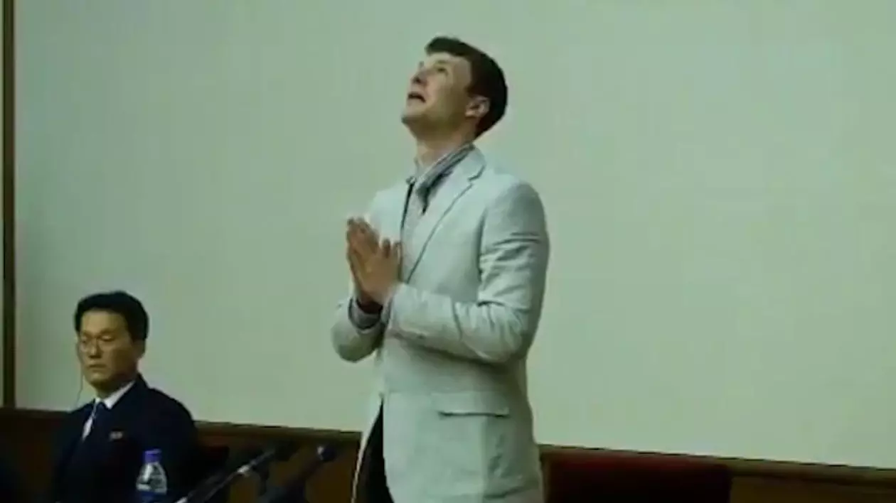 Coreea de Nord l-a prezentat public pe studentul american reţinut! Cere disperat ajutor! VIDEO