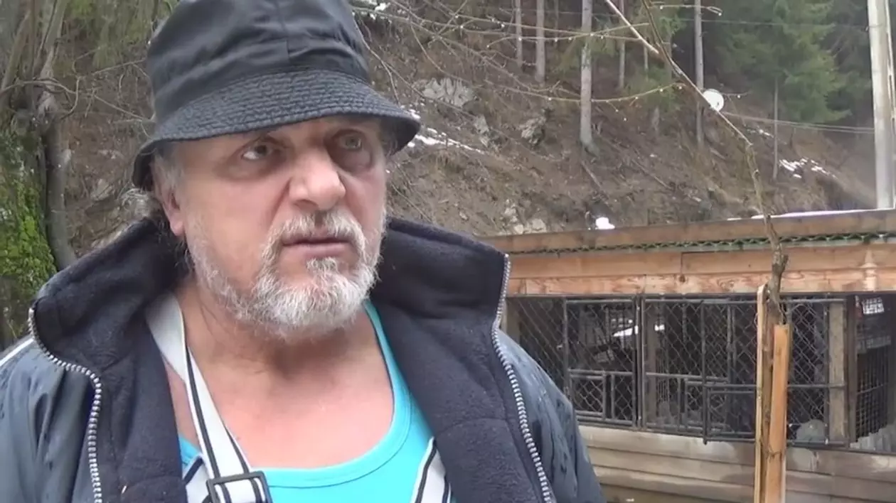 Şi-a făcut grădină ZOO în vârf de munte! GALERIE FOTO