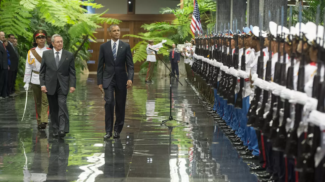 Barack Obama rescrie istoria! Președintele american s-a întâlnit cu Raul Castro / FOTO și VIDEO