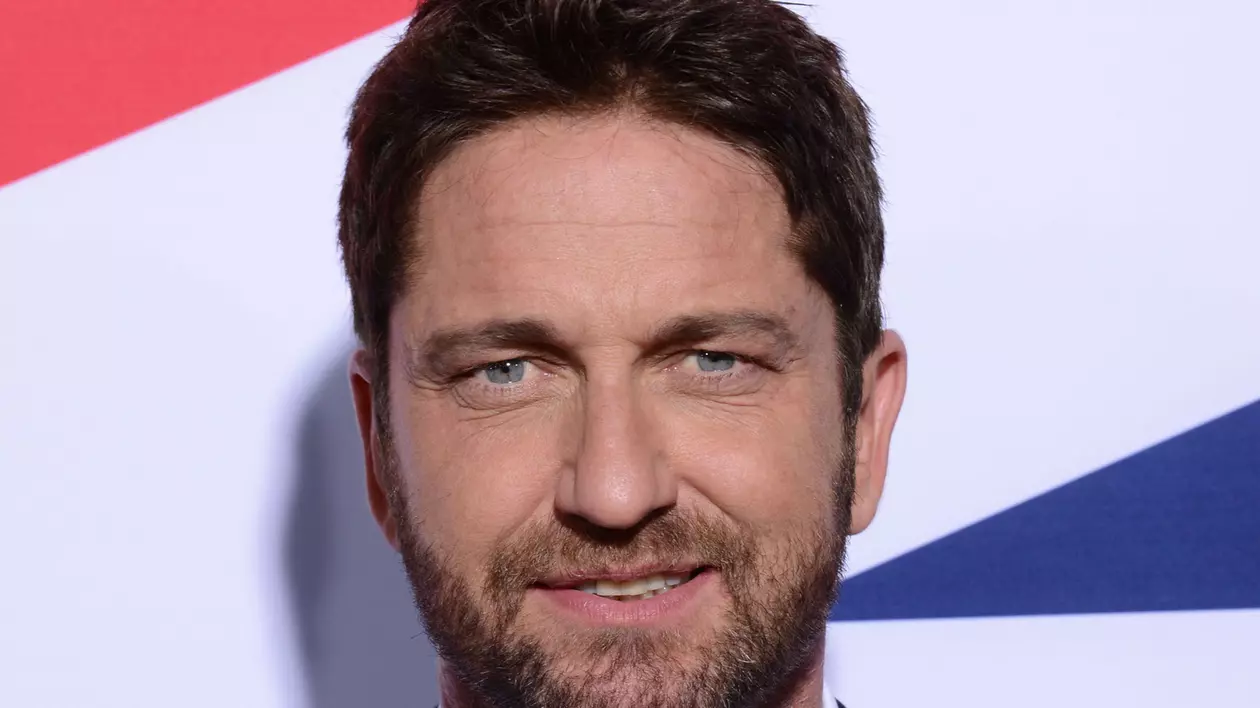 Gerard Butler a lovit cu pumnul un prezentator | VIDEO