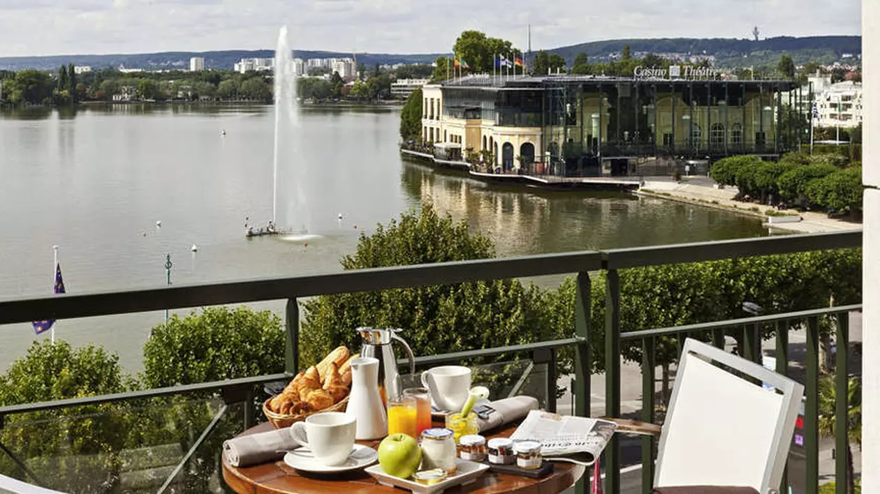 Arbitri de la Euro 2016 vor locui la Hotel du Lac Barrière | VIDEO