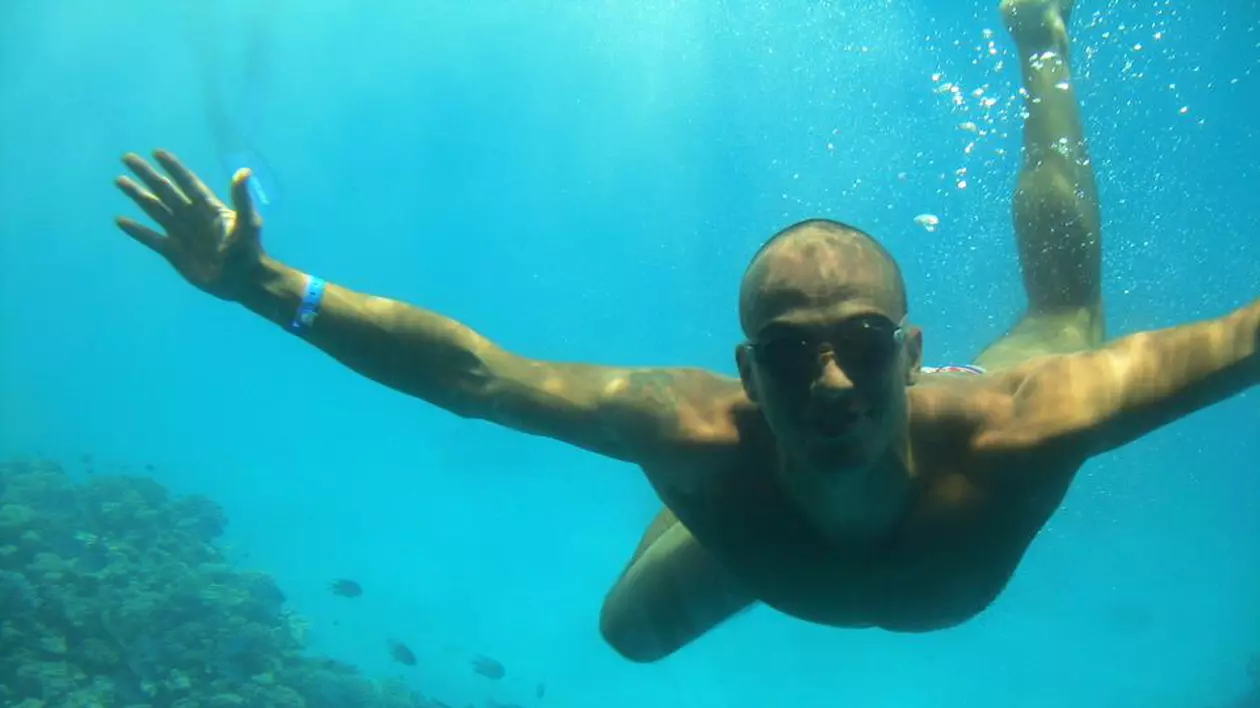 Înoată câte 7 km zilnic la Alexandreea Club ca să doboare un record mondial de traversare a Canalului Mânecii!