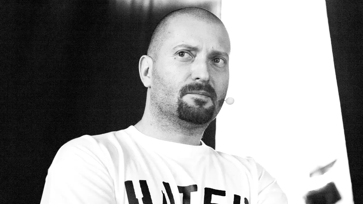 EXCLUSIV/ Cheloo vorbește în premieră despre viața la țară! ”Mă duc ca la ospiciu!”