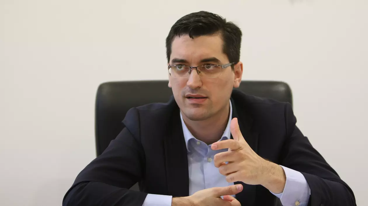 Interviu EXCLUSIV cu șeful FRF, Răzvan Burleanu: ”Tricolorii au primă pentru câștigarea Euro! Naționala a devenit locomotiva fotbalului nostru!”. ”Nu mă deranjează asocierea cu Serviciile secrete” | VIDEO