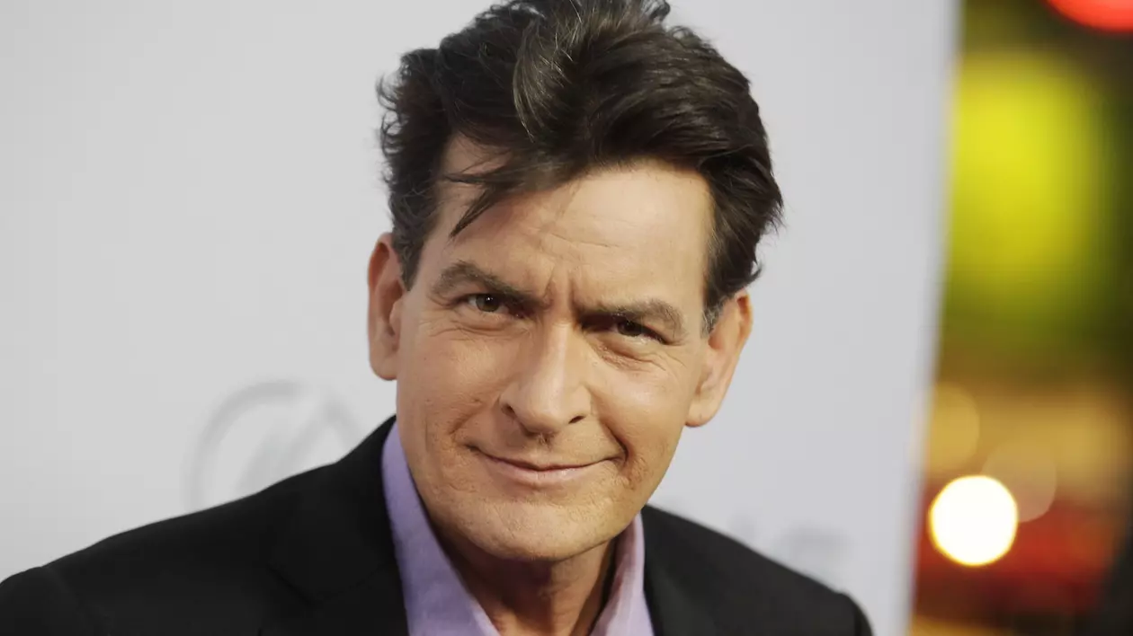 Acuzații grave la adresa lui Charlie Sheen | Și-a amenințat cu moartea fosta logodnică