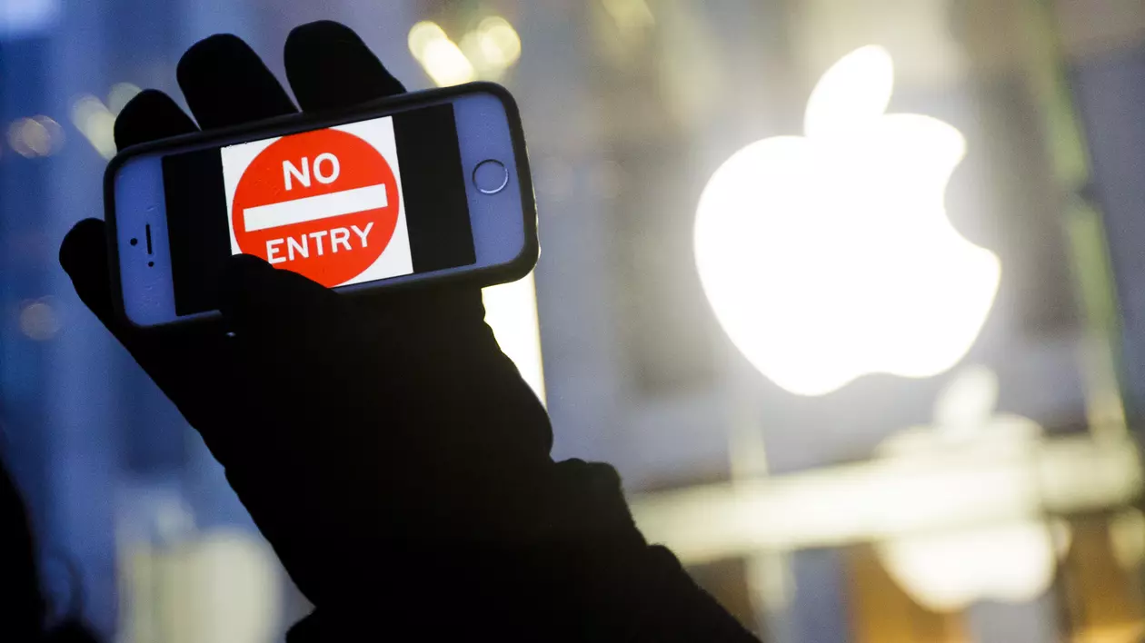 FBI a plătit hackeri să deblocheze iPhone-ul unuia dintre atacatorii de la San Bernardino