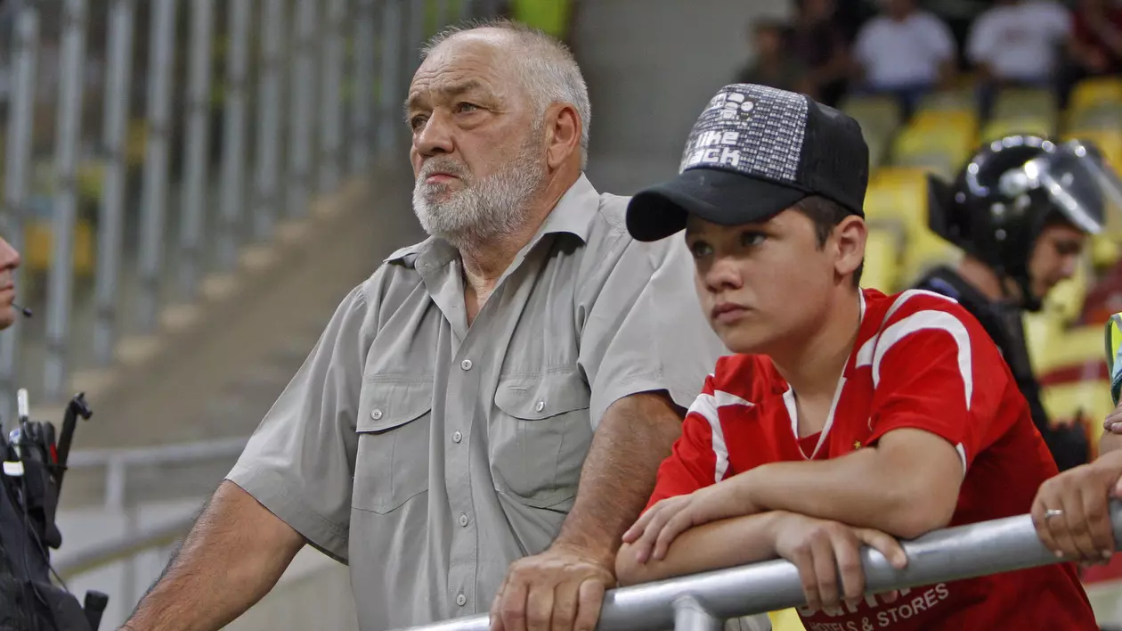 Cutremurător. Tatăl lui Cătălin Hîldan a venit să-i aprindă o lumânare lui Ekeng: ”Plângea, i s-a făcut rău!” | EXCLUSIV