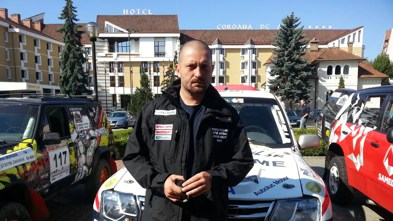 Pe Cheloo îl știai, dar stai să vezi cum arată iubita lui! A dus-o la curse | GALERIE FOTO