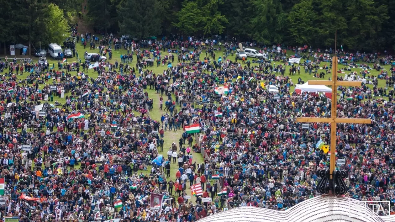 Zeci de mii de credincioși au venit la Şumuleu-Ciuc pentru procesiunea de Rusaliile Catolice