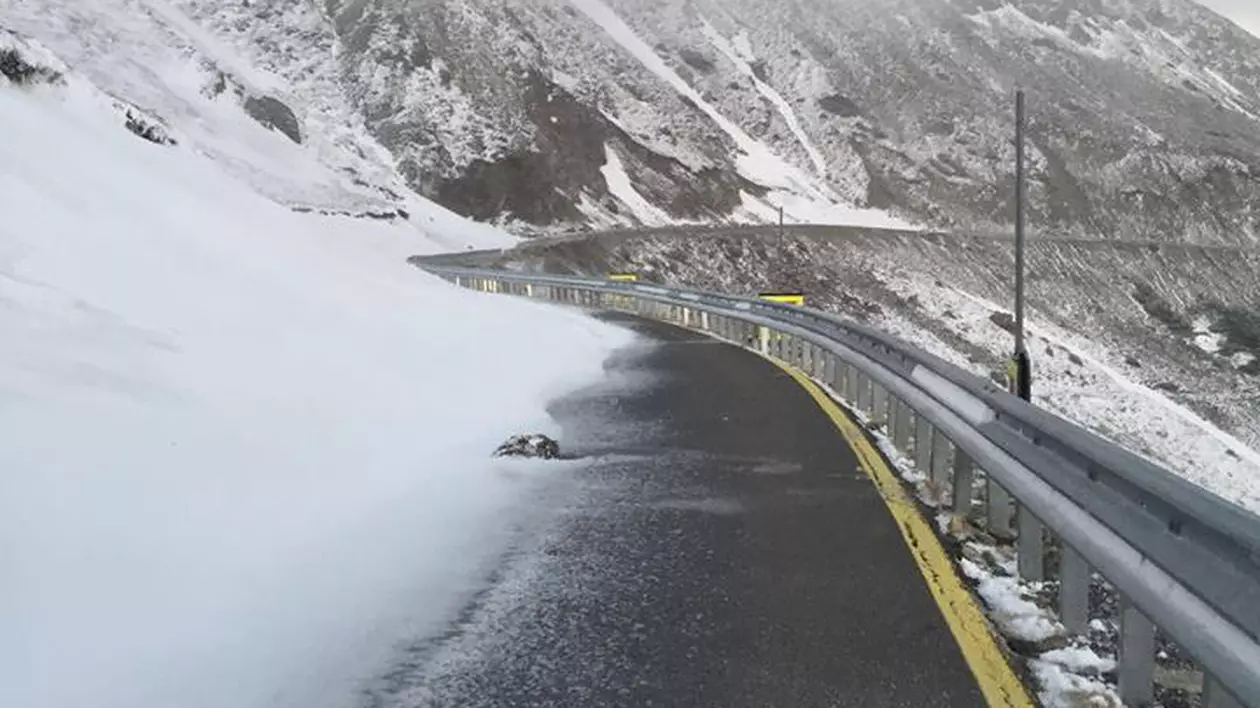 La sfârșit de primăvară, pe Transalpina se deszăpezește!