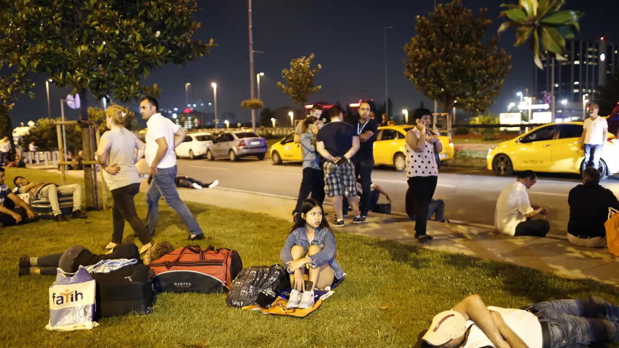 Atentat la Istanbul. Mărturiile șocante ale pasagerilor care se aflau în Aeroportul Ataturk