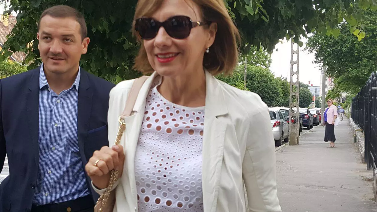Carmen Iohannis, „urecheată” după un mesaj postat pe Facebook