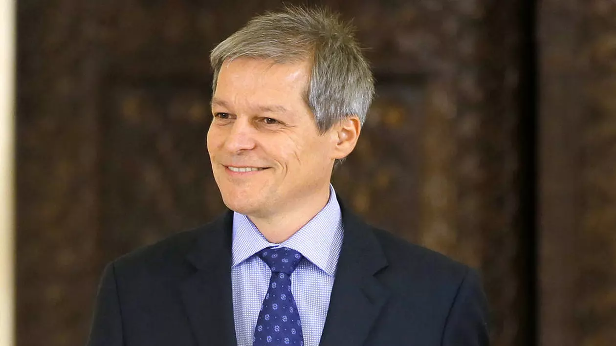 Premierului Dacian Cioloș i s-a furat identitatea pe Facebook