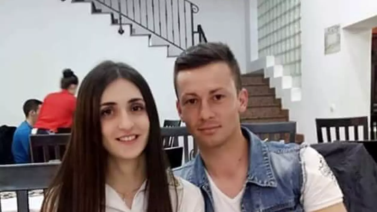 Cea mai tristă zi! Doi tineri morți în accident, căsătoriți în ziua înmormântării | I-a dat inelul de logodnă în sicriu