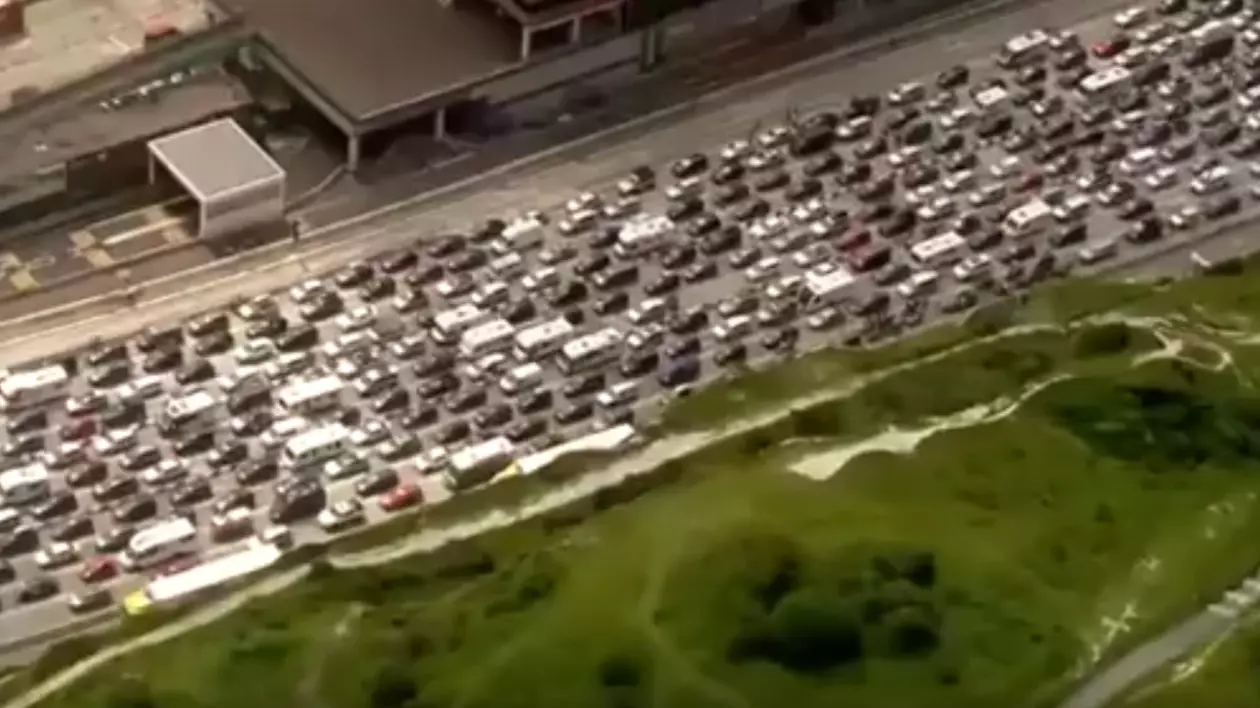 HAOS la granița dintre Marea Britanie și Franța. 250.000 de oameni au fost blocați în trafic, timp de aproape 18 ore