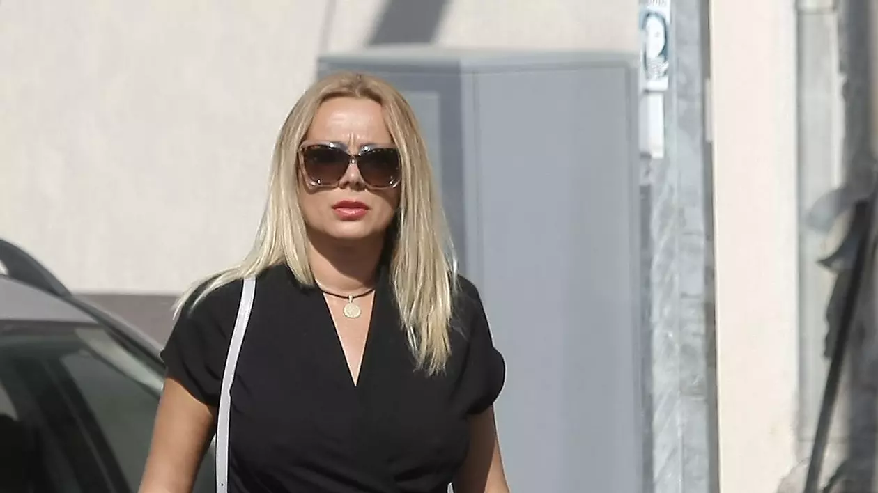 VIDEO EXCLUSIV. Dana Săvuică devăluie cum a scăpat de complexe: ”Mama Zina” a învățat-o să-și iubească sânii