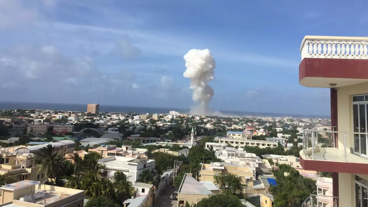 UPDATE| Explozii puternice la aeroportul internațional Mogadishu, soldate cu cel puțin 13 morți