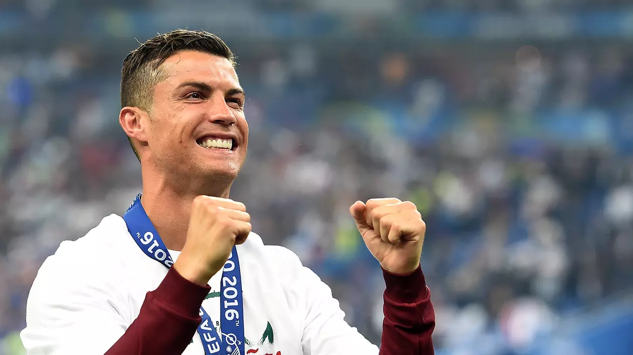 Euro 2016. Cristiano Ronaldo l-a îmbrățisat pe Sir Alex Ferguson și l-a ignorat pe Ionuț Lupescu! VIDEO