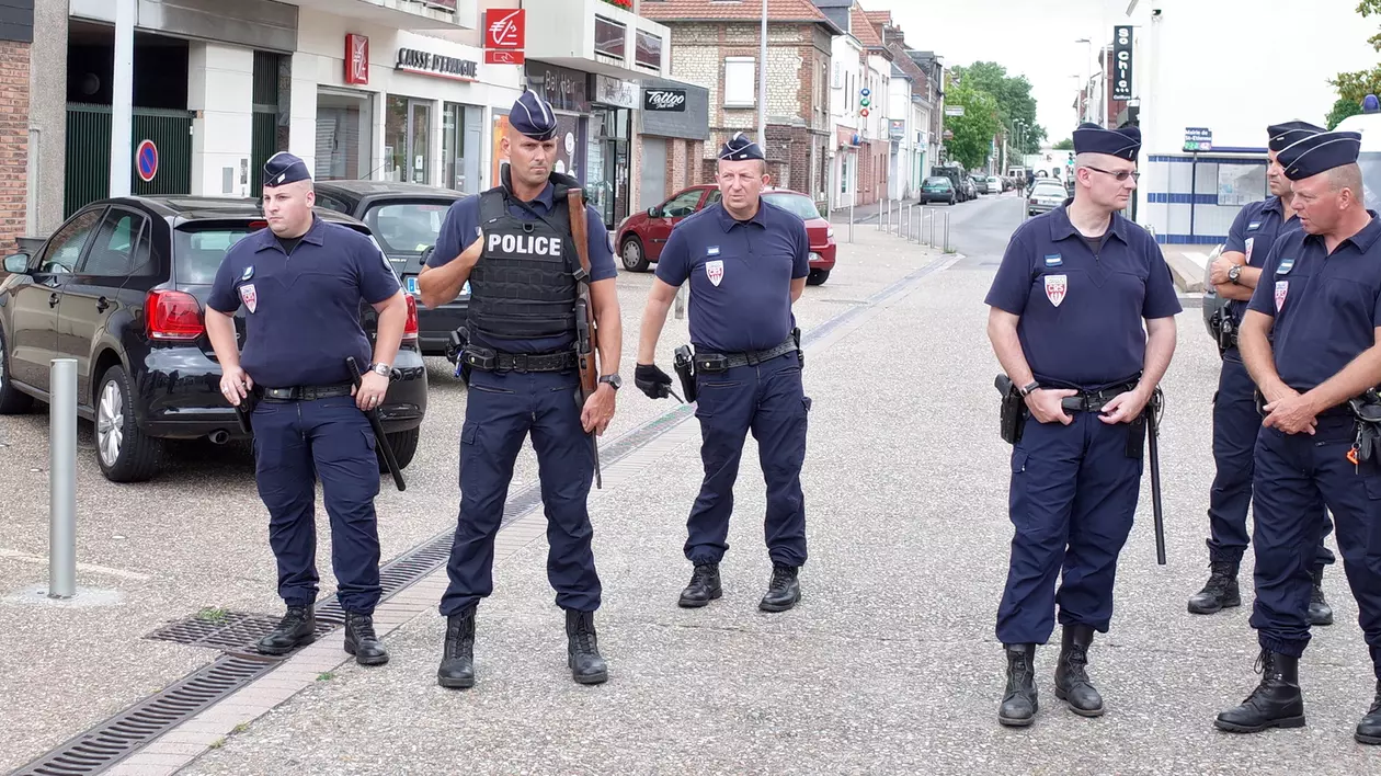 UPDATE| Alertă teroristă în centrul Parisului! Luare de ostatici într-o biserică