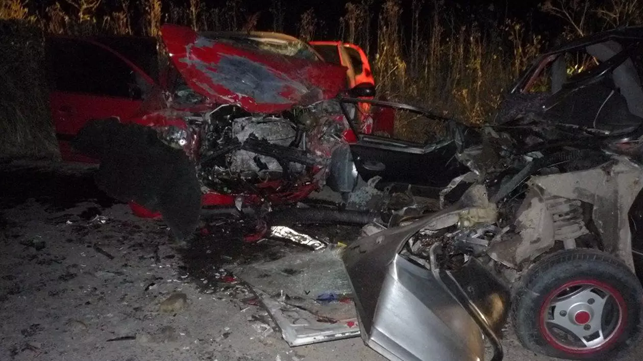 Tragedie într-o comună din Olt! Un mort şi opt răniţi într-un carnagiu pe DJ 546