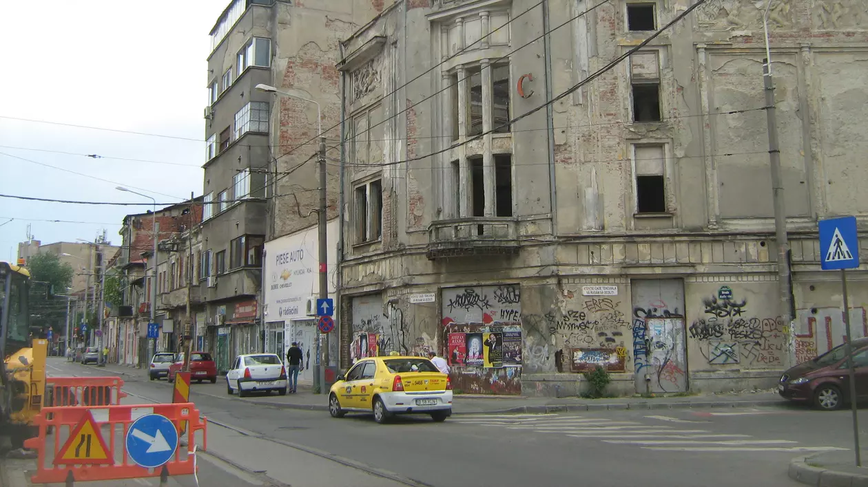 EXCLUSIV. ”Clădirea porno” poate omorî oameni chiar și fără cutremur!