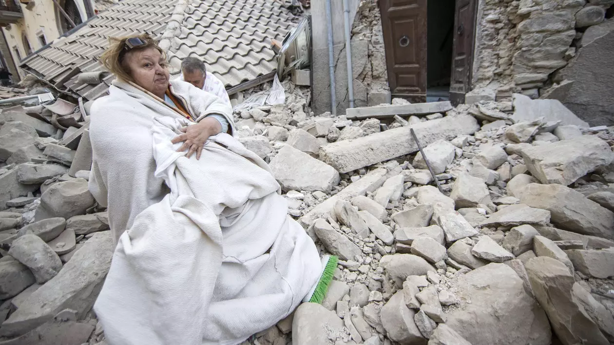Româncă, stabilită în Italia: „Sunt case căzute, poduri...este un dezastru. Suntem speriaţi”
