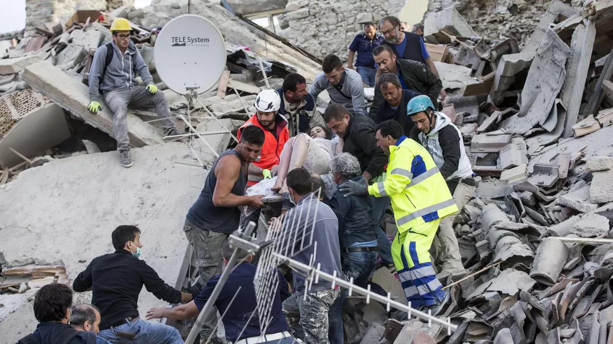 MAE. Un român a murit în seismul din Italia. Alți doi au fost răniți, iar 9 sunt dați dispăruți