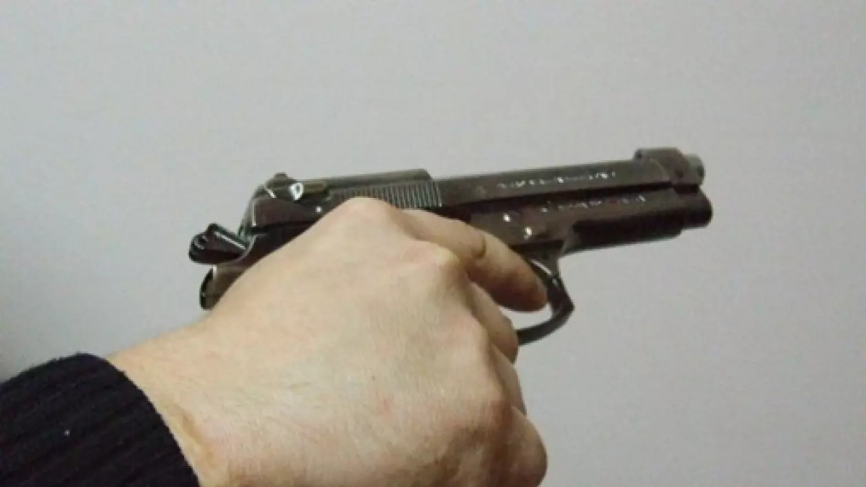 Românii sunt de acord ca polițiștii să folosească arma atunci când situația o impune. Anul acesta, nu mai puțin de 230 de polițiști au fost agresați în timpul misiunilor