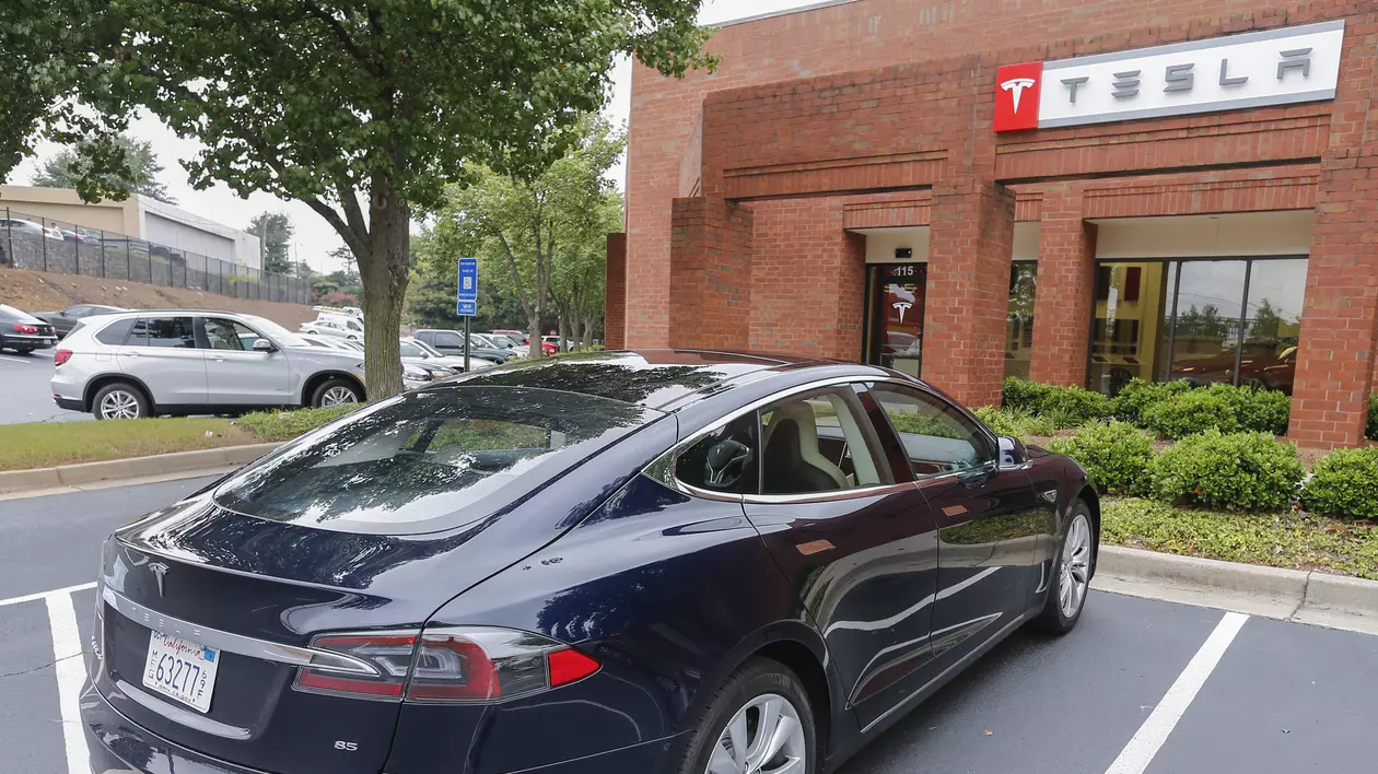Româncă, obligată să demisioneze de la Tesla după ce a semnalat o problemă de fabricație