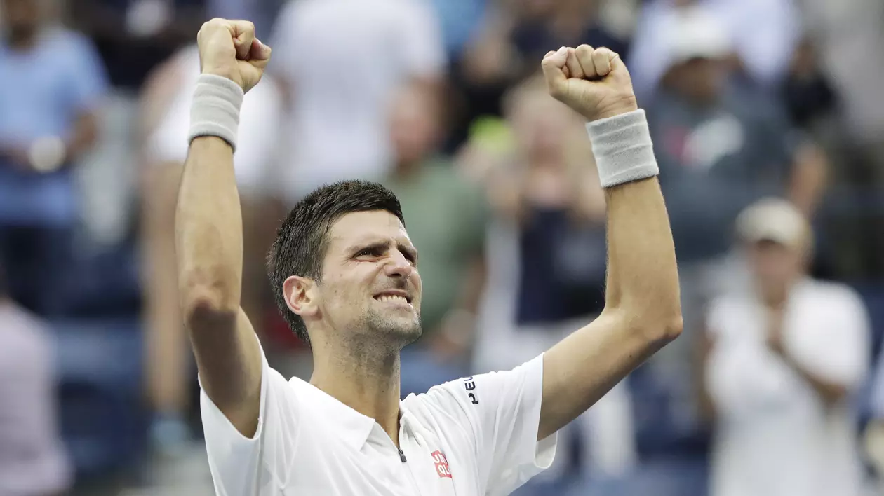 Novak Djokovic jubilează după ce s-a calificat foarte greu în optimile turneului de la Madrid
