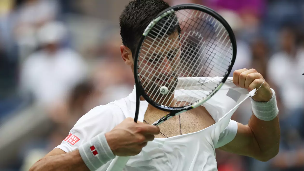 Novak Djokovici și-a rupt tricoul la US Open! Sârbul s-a calificat în finala competiției