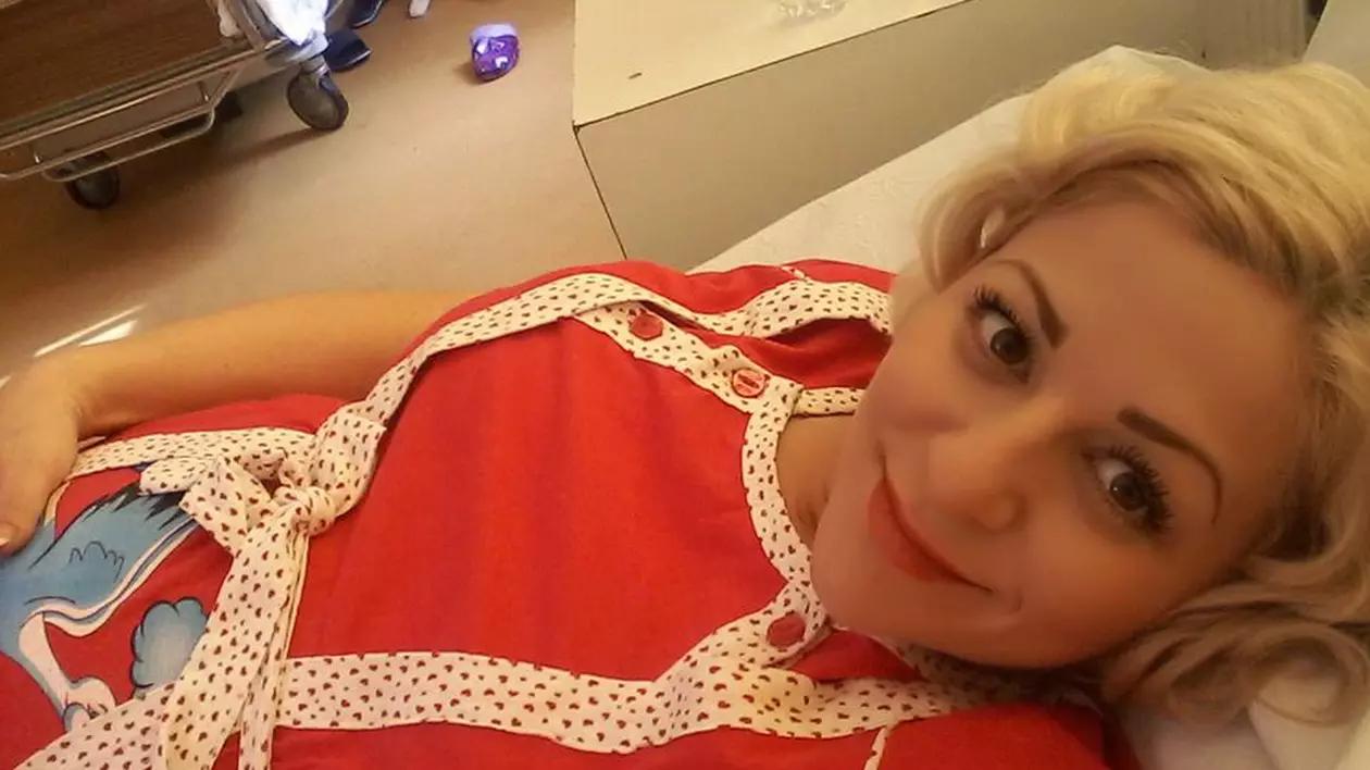 ântăreața de muzică populară, Carmen Cornaci, a născut o fetita