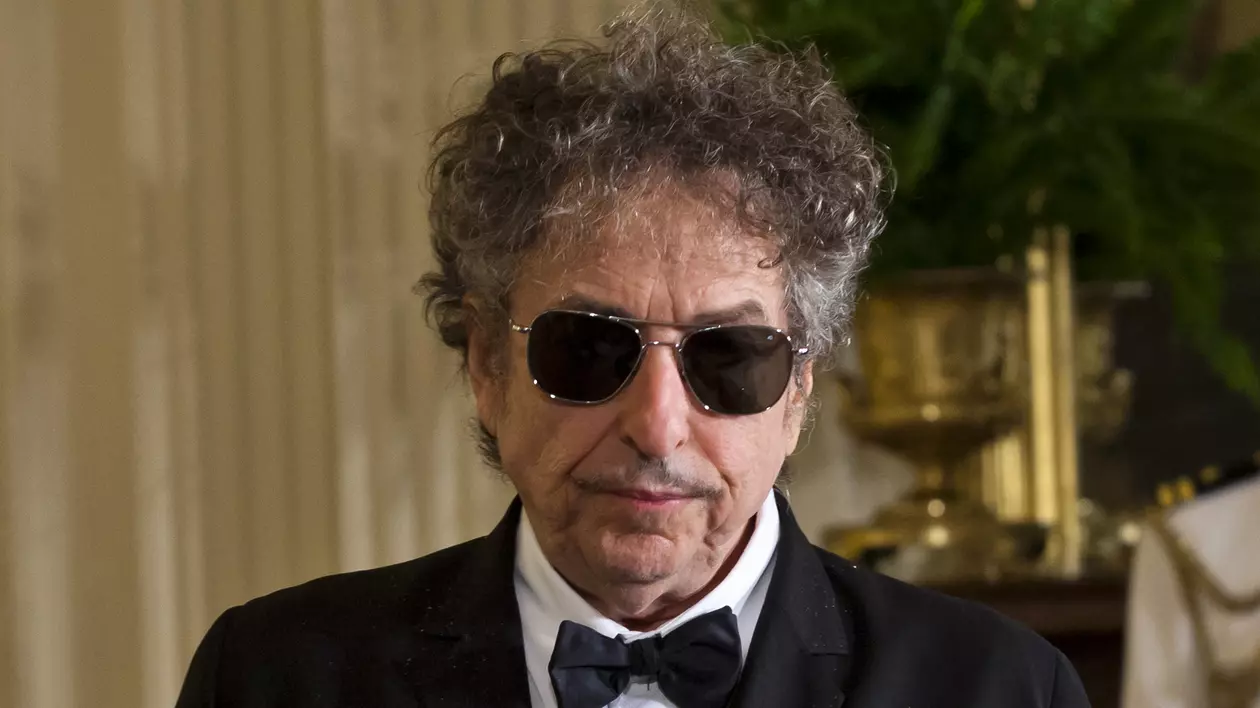 Bob Dylan a acceptat într-un final premiul Nobel pentru Literatură