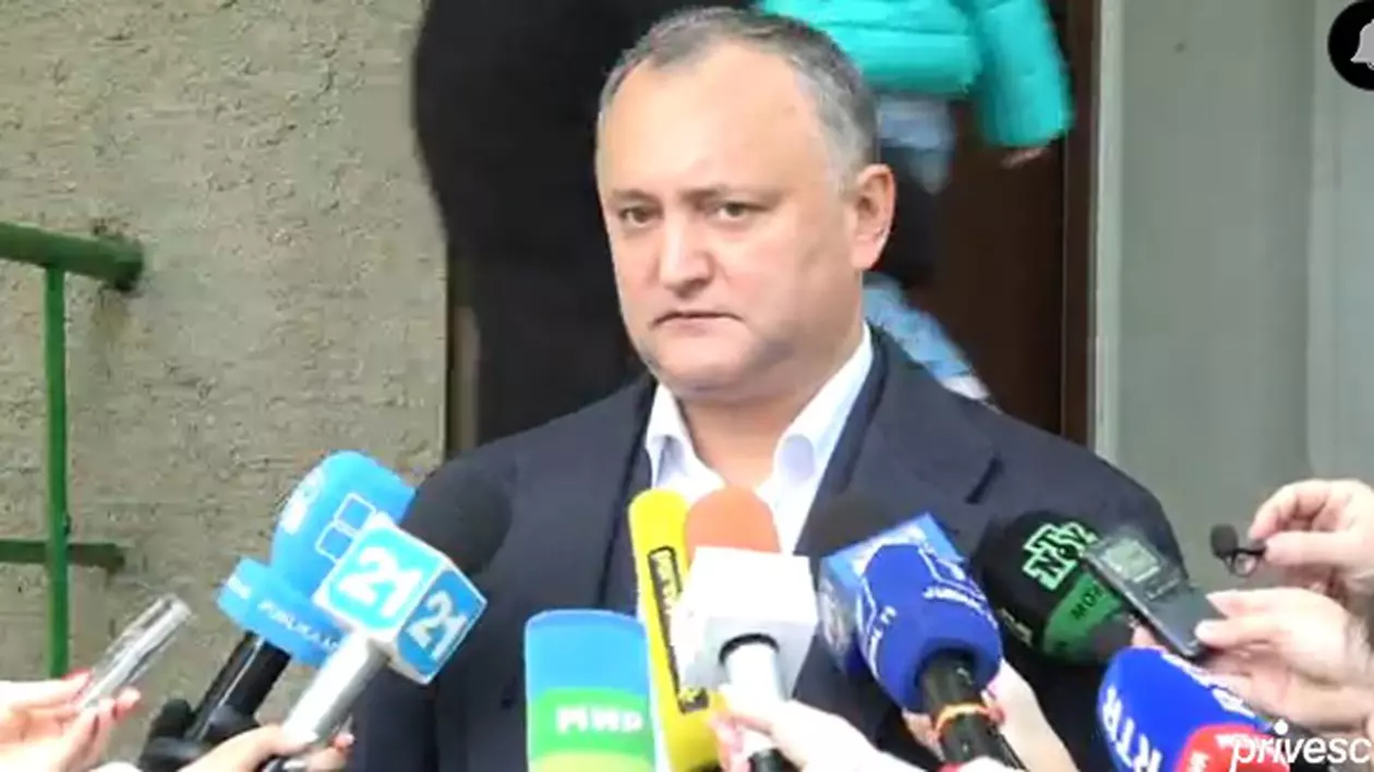 Igor Dodon, la ieșirea din secția de votare