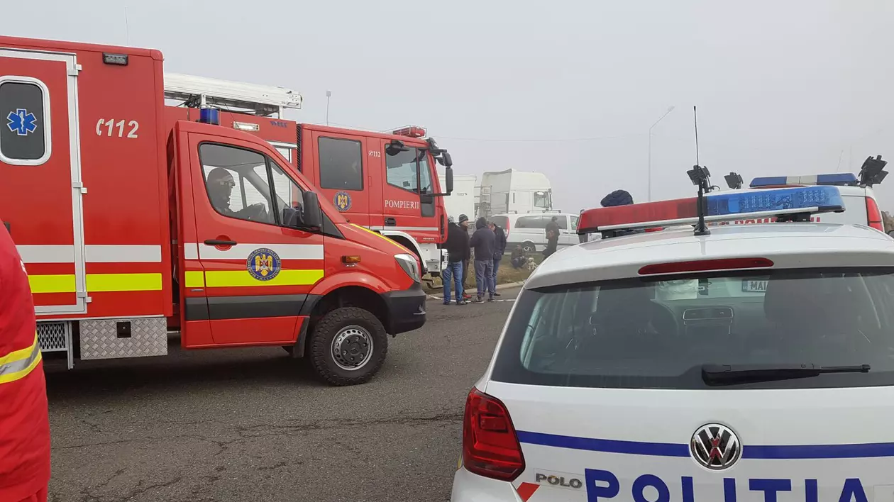 Trei persoane au murit într-un accident de microbuz în Mehedinți