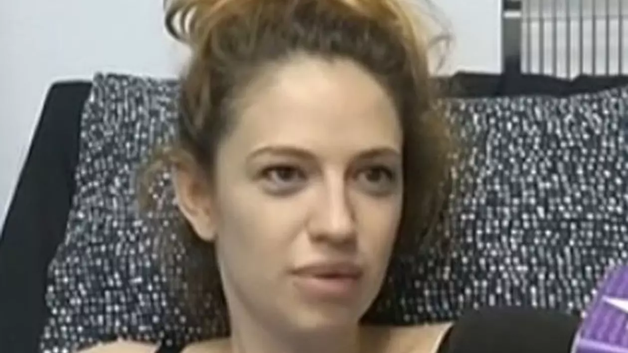 Iulia de la Abracadabra și-a pus silicoane, la fel și sora ei, irina