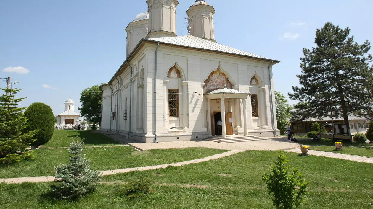 Jaf La Mănăstirea Pasărea. Hoții Au Furat 100.000 De Euro De Sub Salteaua  Preotului | Libertatea