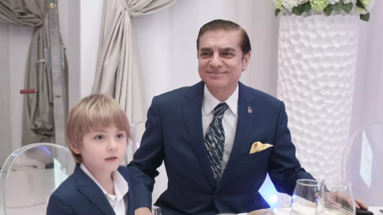 FOTO EXCLUSIV/ Nobil, nobil, dar tot copil! Prințul Carol Ferdinand a făcut ravagii la un eveniment monden