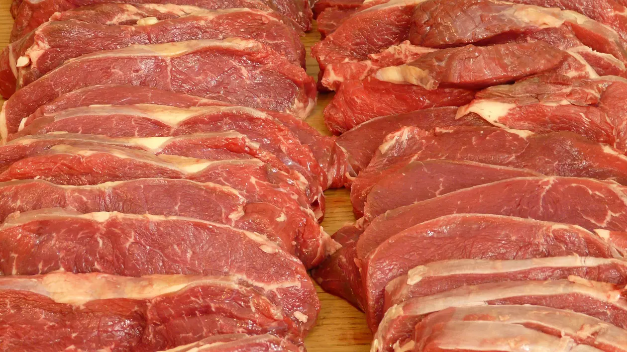Crăciun românesc, porc adus din Spania. Cât ne costă slănina, toba sau caltaboșul